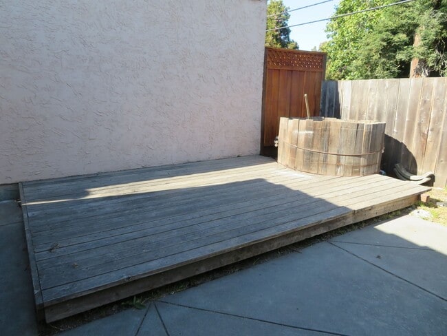 Building Photo - Prime Westside Location! Close to UCSC & B...