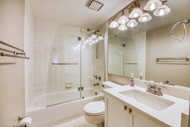 Building Photo - 619 Waterside Dr