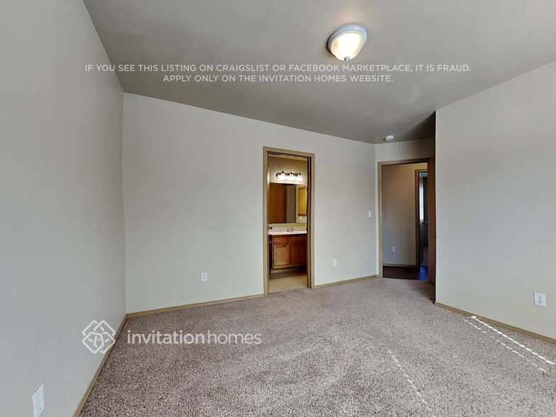 Building Photo - 3913 48th Ave NE
