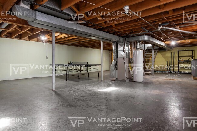 Building Photo - 606 Simonet St