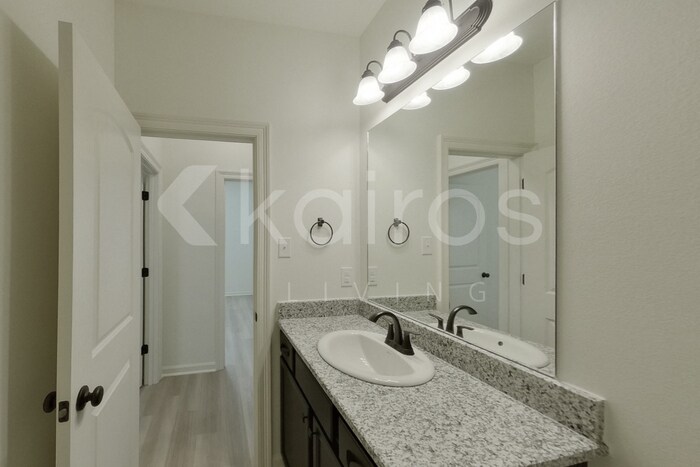 Building Photo - 129 Salvat Dr