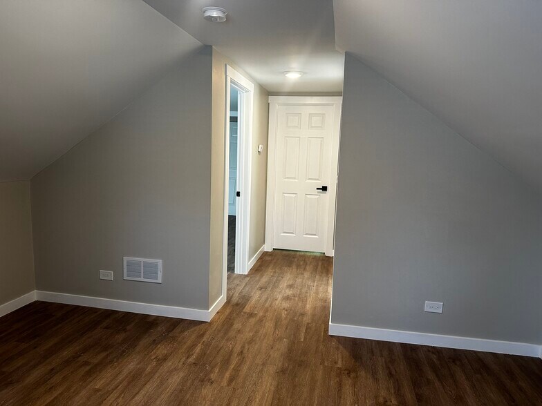 Building Photo - 3703 Blanchan Ave