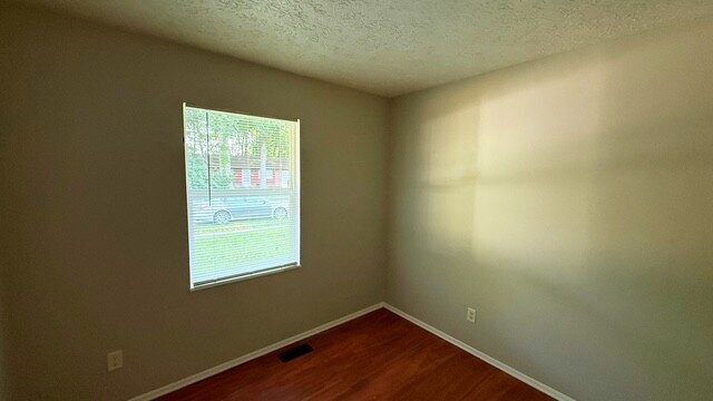 Building Photo - EAST SIDE 3 BEDROOM RANCH AVAILABLE NOW!