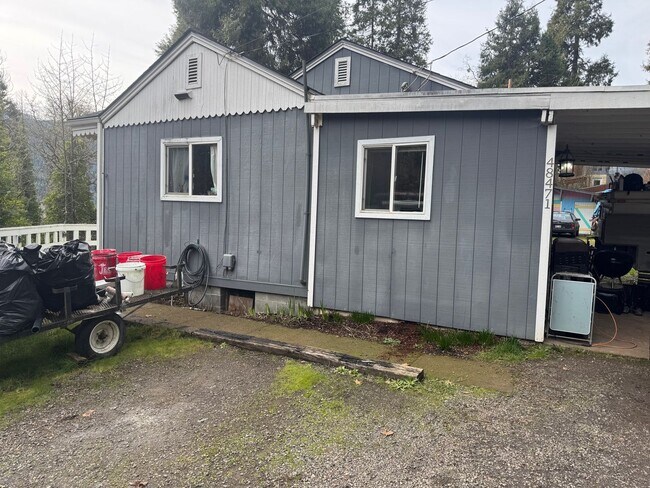 Building Photo - Great Single Level Home in Oakridge!