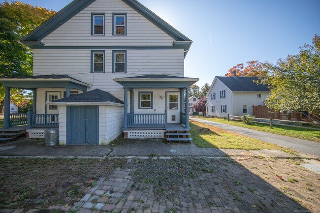 Building Photo - 32 Linnell St