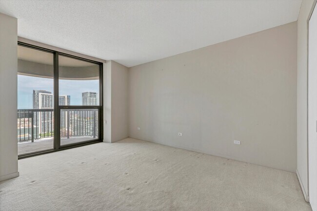 Building Photo - 400 N La Salle Dr