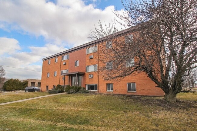 Building Photo - 4655 Ridge Rd