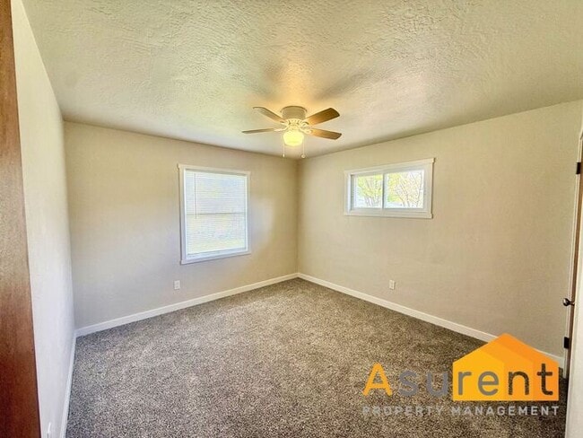 Building Photo - Freshly Renovated 3-Bedroom, 1-Bath Duplex in Ashland