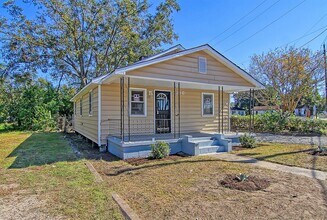 Building Photo - Modern Retreat Minutes from Downtown Charleston