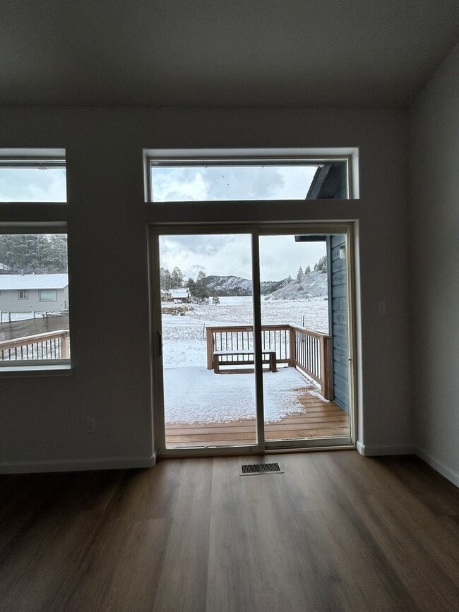 Building Photo - Recently Renovated Beautiful Forest Lakes Home - 3bd/ 2ba w/Attached Garage