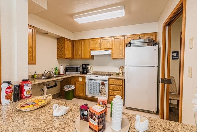 Building Photo - 556 G St