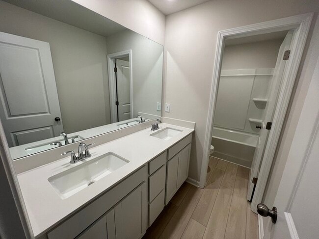 Building Photo - 1008 Minocqua Rd