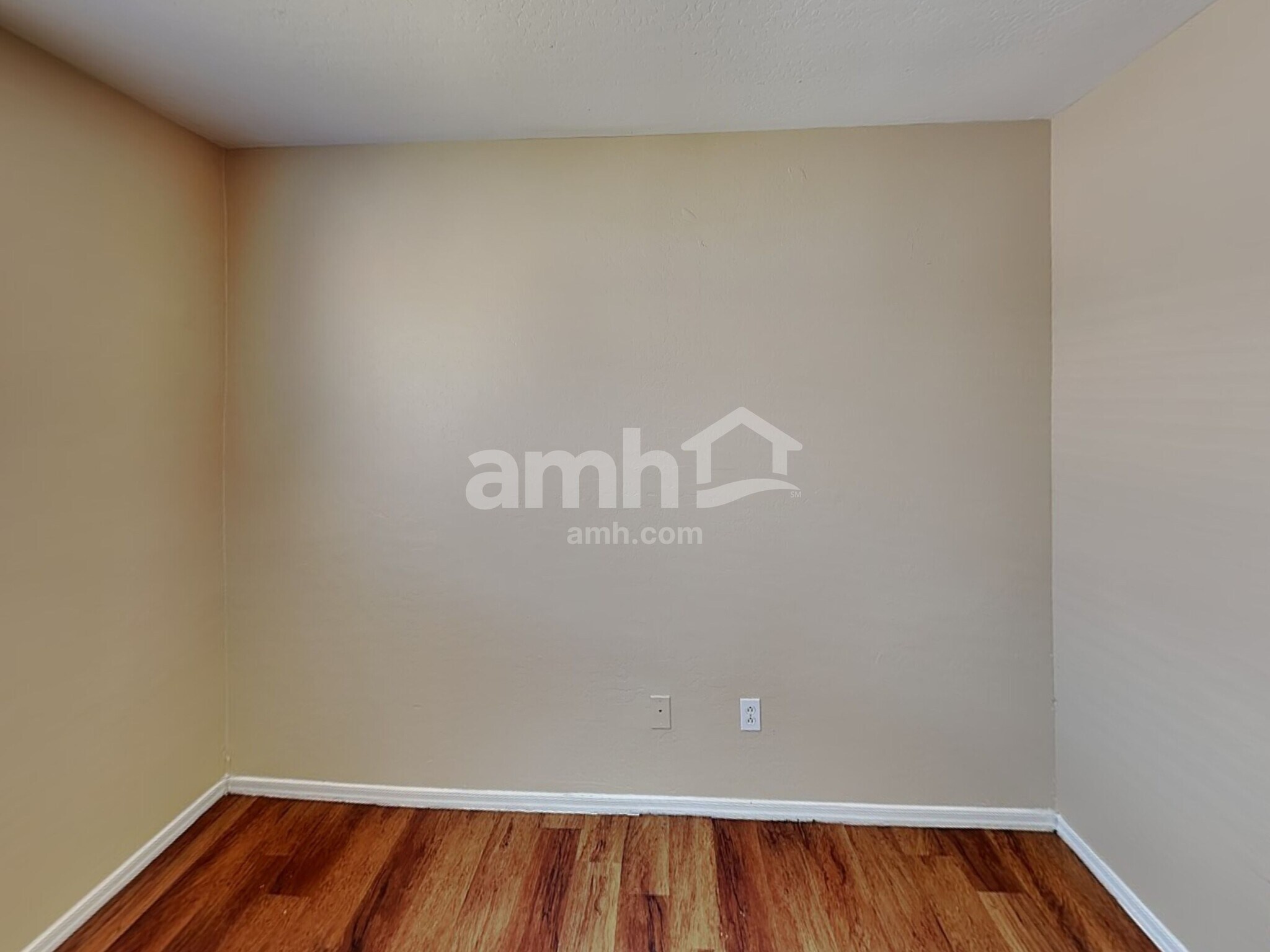 Building Photo - 7024 W Rose Ln