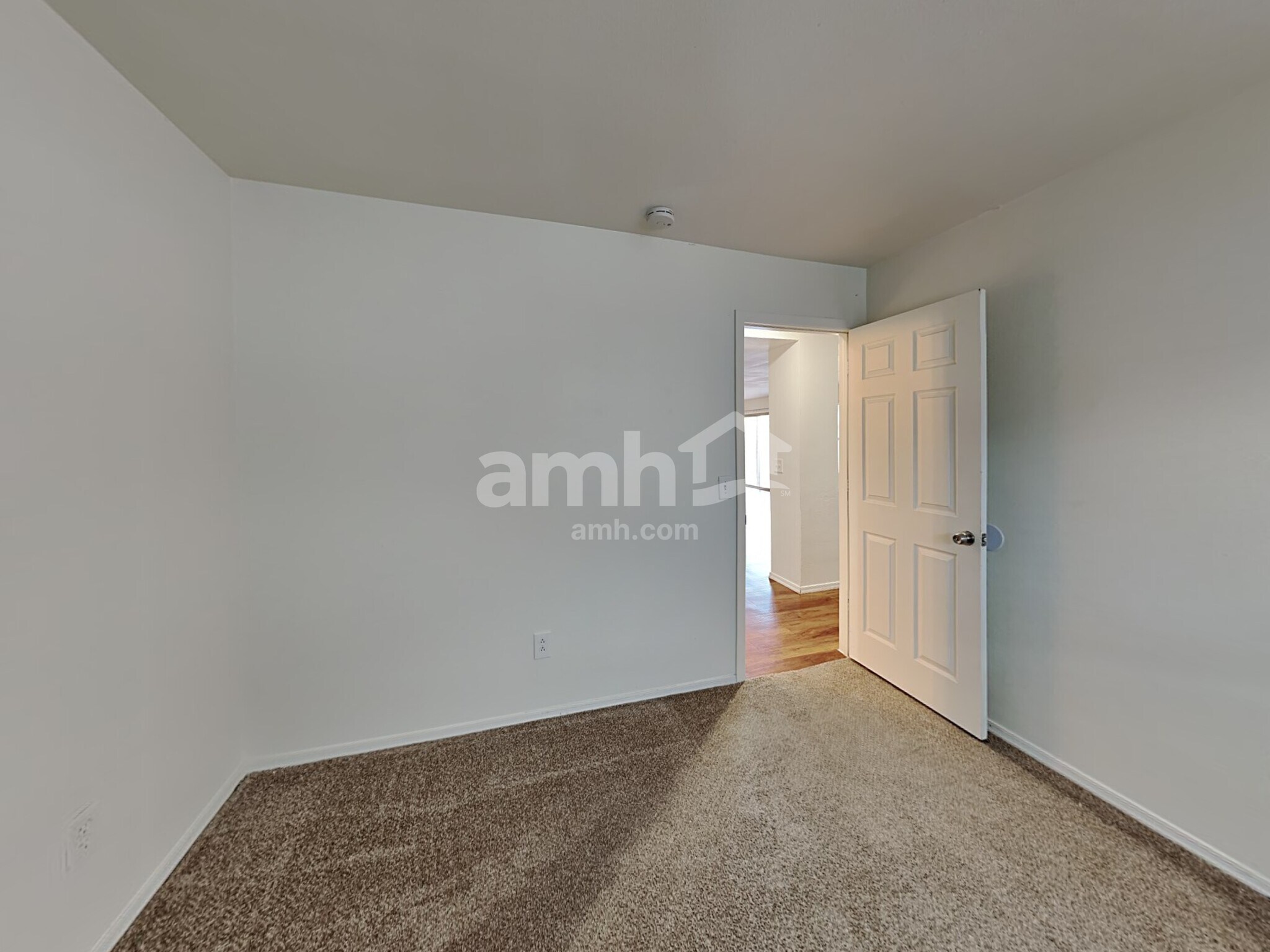 Building Photo - 15618 W Evans Dr