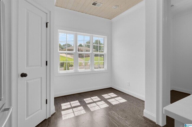 Building Photo - 4228 Oakview Ln