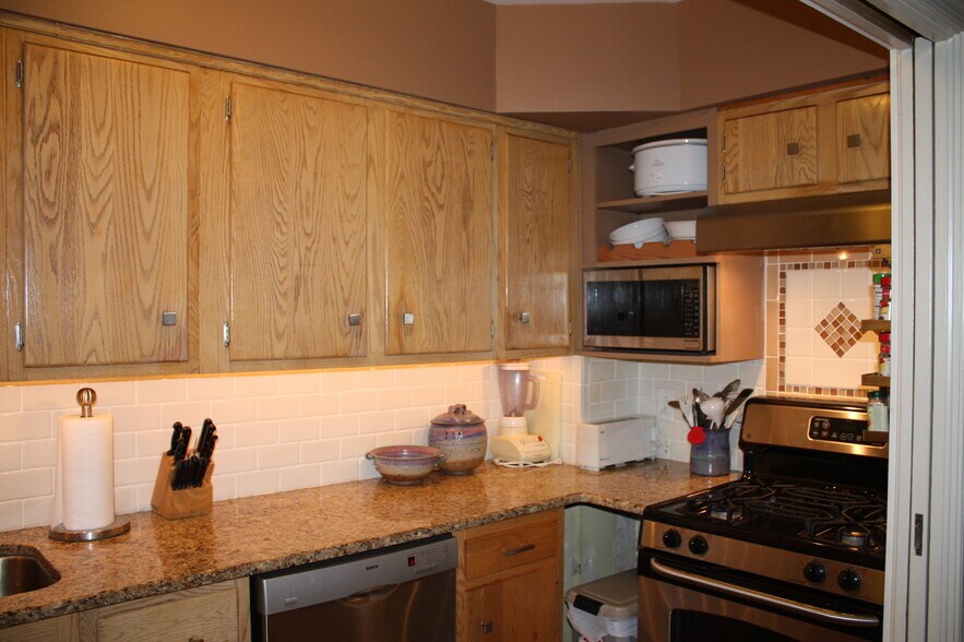 Building Photo - 38 W Highland Ave