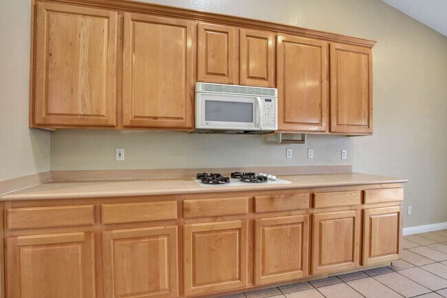 Building Photo - Anthem Gem with 3-Car Garage & Spacious Backyard