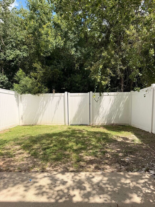 Building Photo - 5972 Callaway Cir