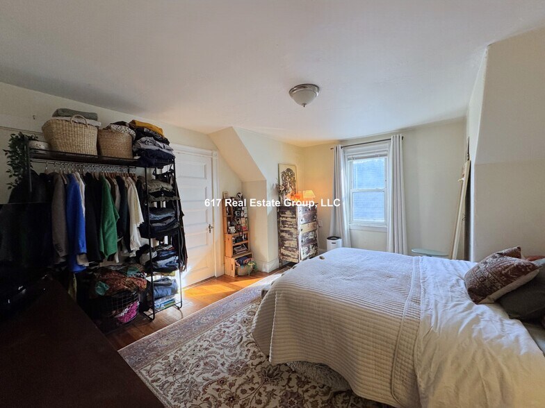 Building Photo - 26 Royal St