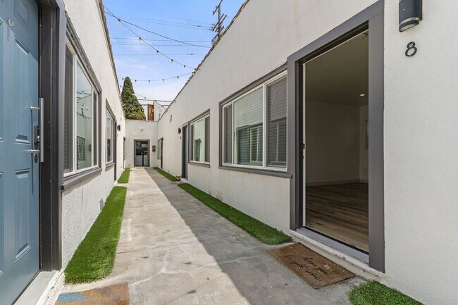 Building Photo - 1208 Daisy Ave