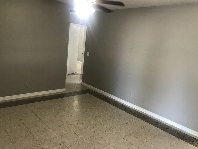 Building Photo - 4-Bedroom Retreat in Saint George – Cozy a...
