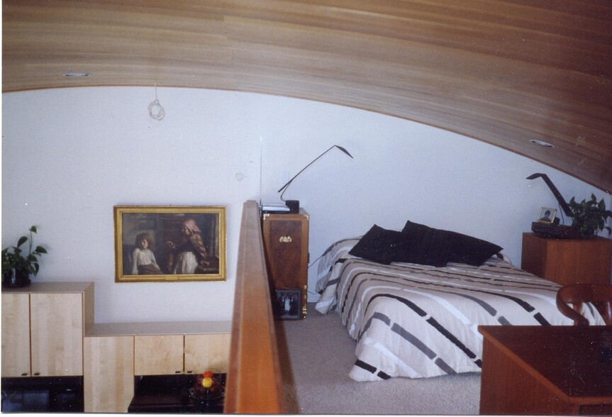 Curved Ceiling of Loft as Bedroom - 2557 Via Merano