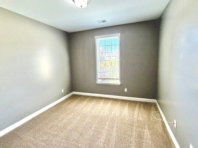 Building Photo - 8636 Birnham Cove