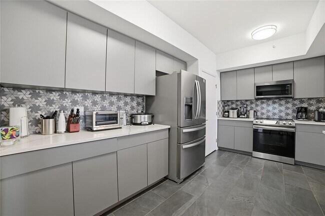 Building Photo - 54 Rainey St