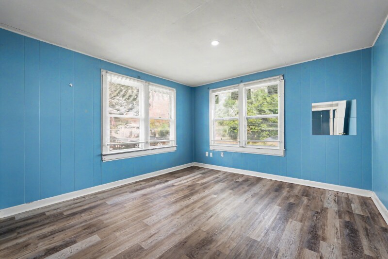 Building Photo - 250 Vernis Ave