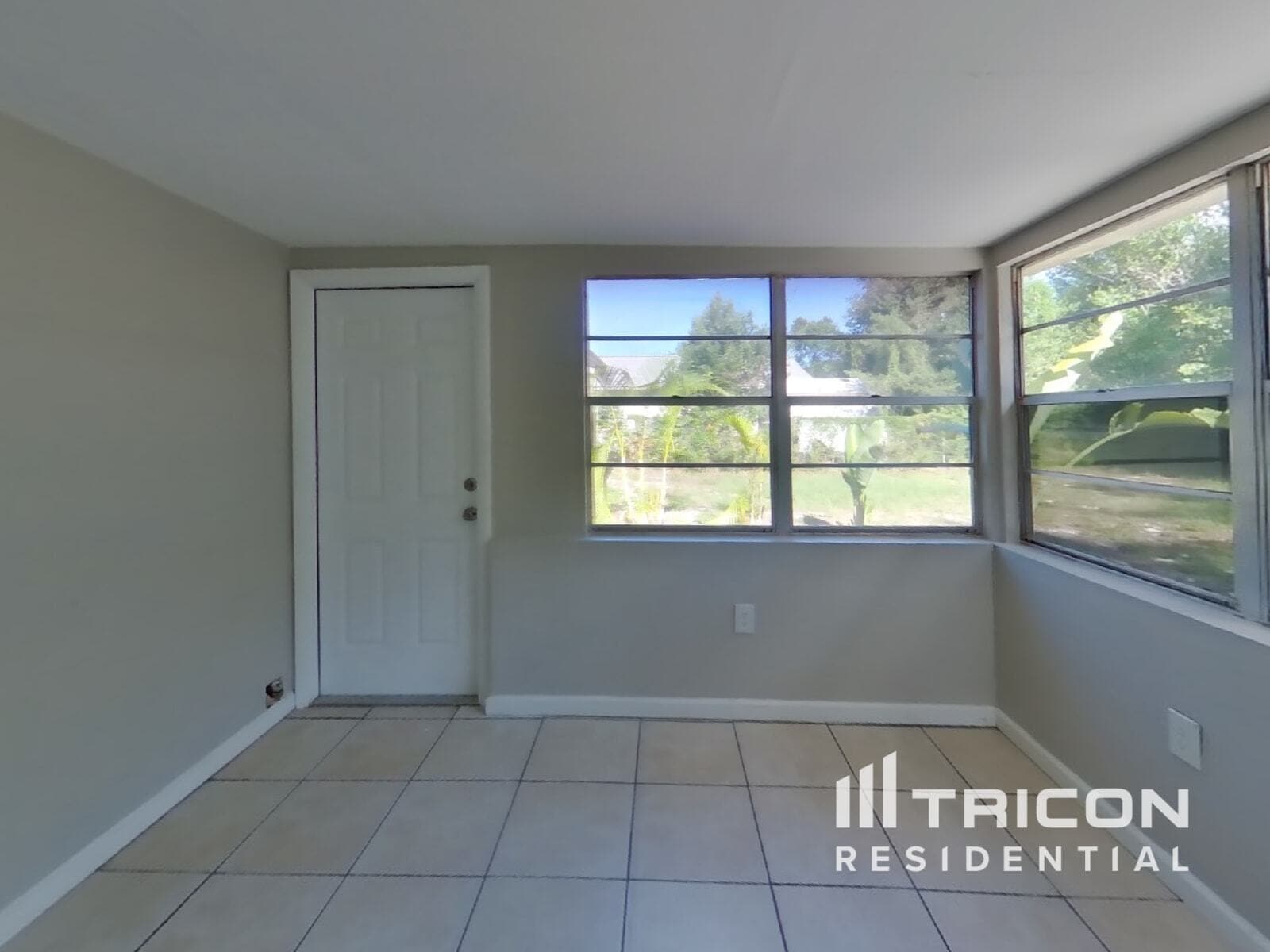Building Photo - 227 Lochmond Dr