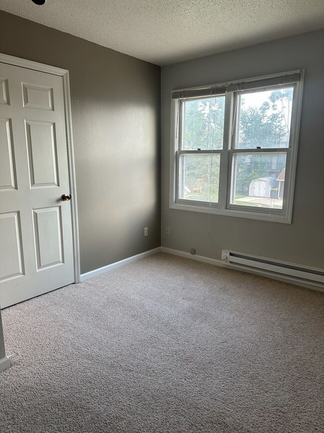 Building Photo - 619 Bowery St