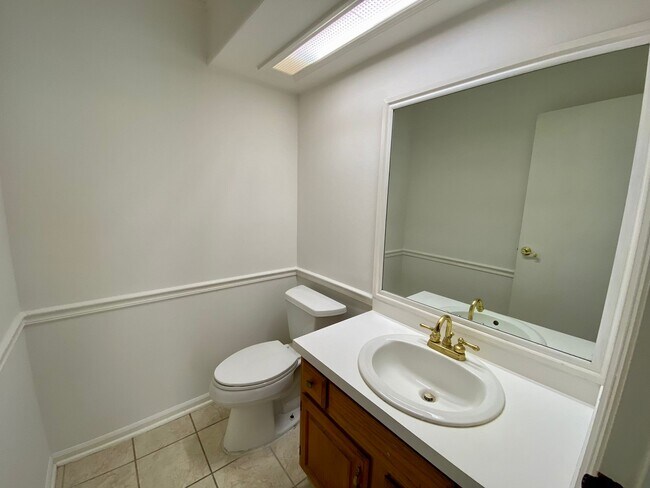 Building Photo - 3015 Crested Cir