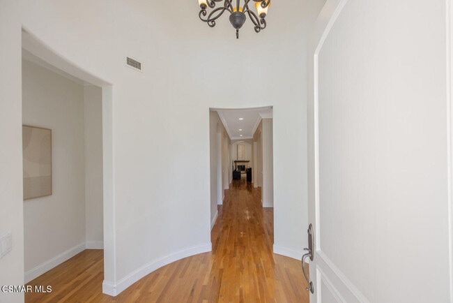 Building Photo - 758 Camino Dos Rios