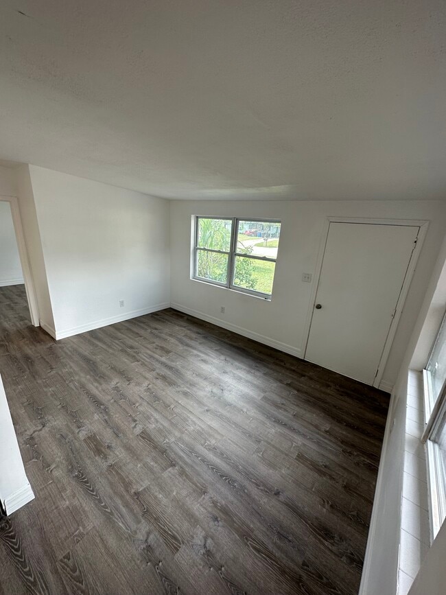 Building Photo - 2383 Chaucer St