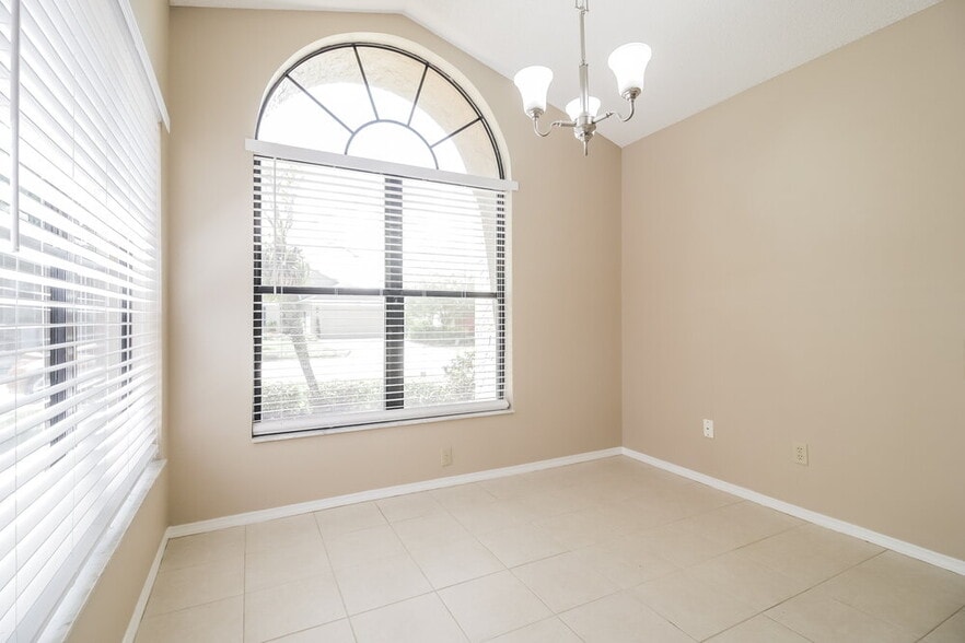 Building Photo - 164 Lakebreeze Cir