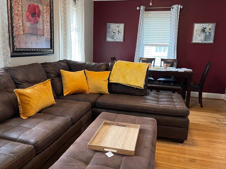 Living room - 120 Edgemont Rd