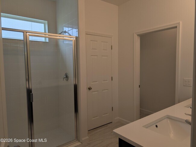 Building Photo - 938 Soleway Ave NW