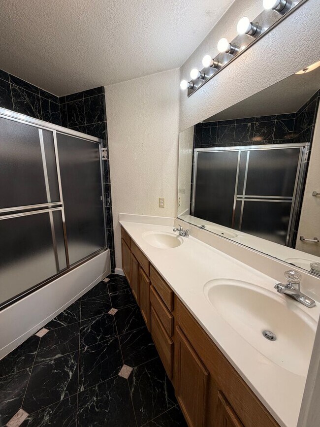 Building Photo - 8574 Tambor Way