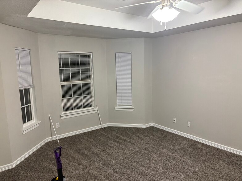 Master Bedroom - 38 E Saxony St