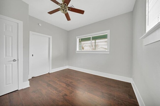 Primary Photo - 2 Bedr/ 2 full bath Beautiful Home in Galv...