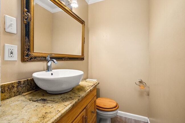 Building Photo - 2020 Clover Ln