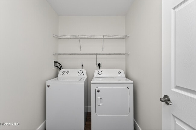 Building Photo - 6 Arrow St