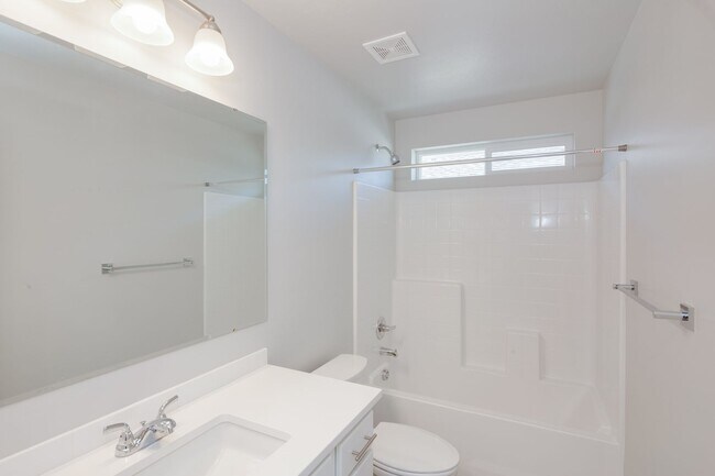 Building Photo - Beautiful 4 Bedroom Upscale Home