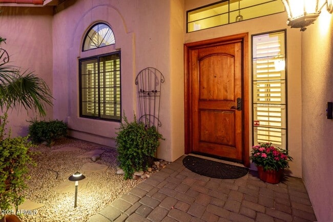 Building Photo - 4 Bedroom 2 Bathroom Scottsdale Ranch Home