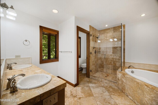Building Photo - 445 Country Club Dr