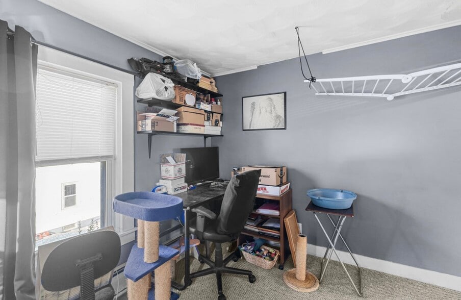 Building Photo - 58 Read Ave