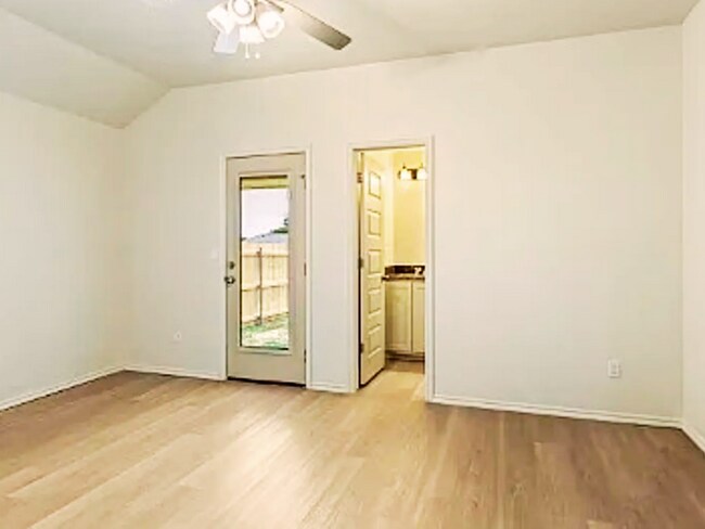 Building Photo - Newly Available – Modern 2-Bedroom Duplex in Lawton!