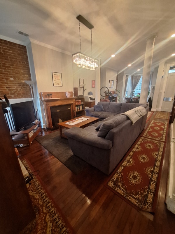 Building Photo - 633 8th St NE