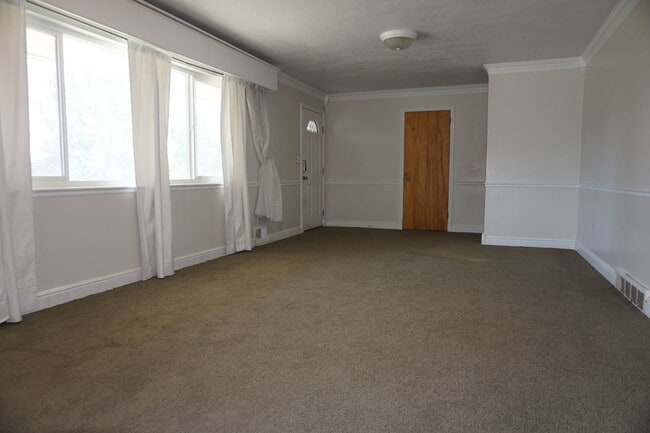 Building Photo - Murray 5 Bedroom Rambler Home