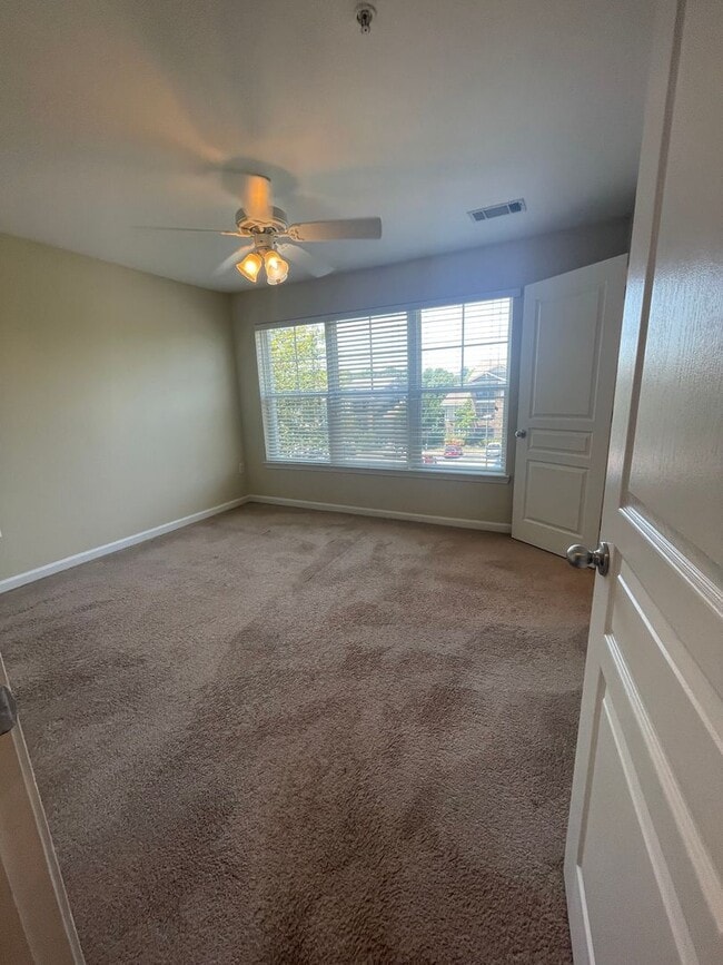 Building Photo - 18-1825 Whittaker